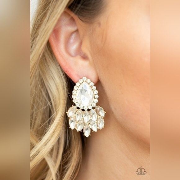 paparazzi Jewelry - A Breath of Fresh Heir Earrings